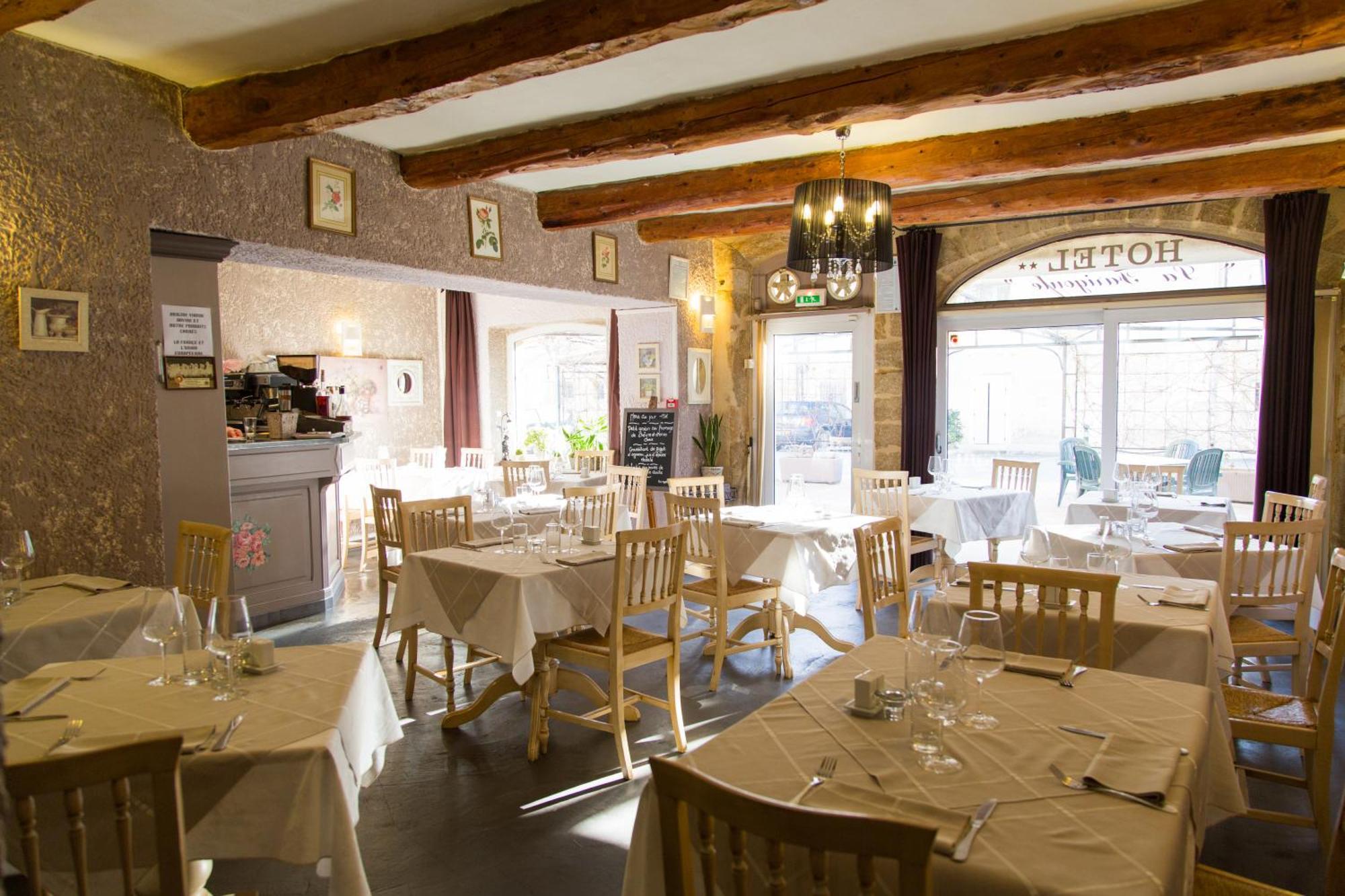 Logis Hotel Restaurant La Farigoule Sainte-Cecile-les-Vignes Bagian luar foto