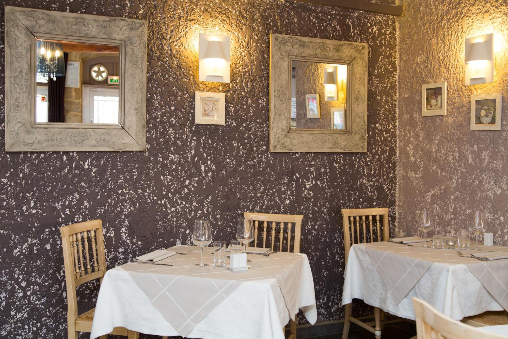 Logis Hotel Restaurant La Farigoule Sainte-Cecile-les-Vignes Bagian luar foto