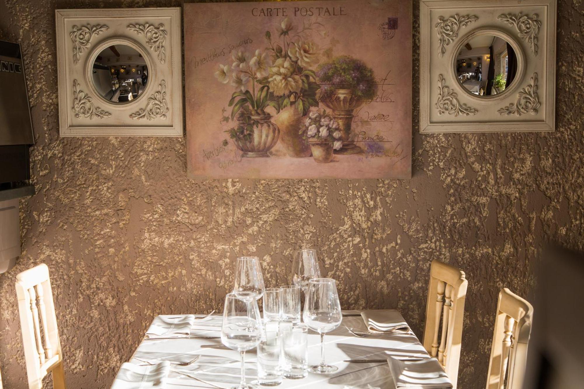 Logis Hotel Restaurant La Farigoule Sainte-Cecile-les-Vignes Bagian luar foto
