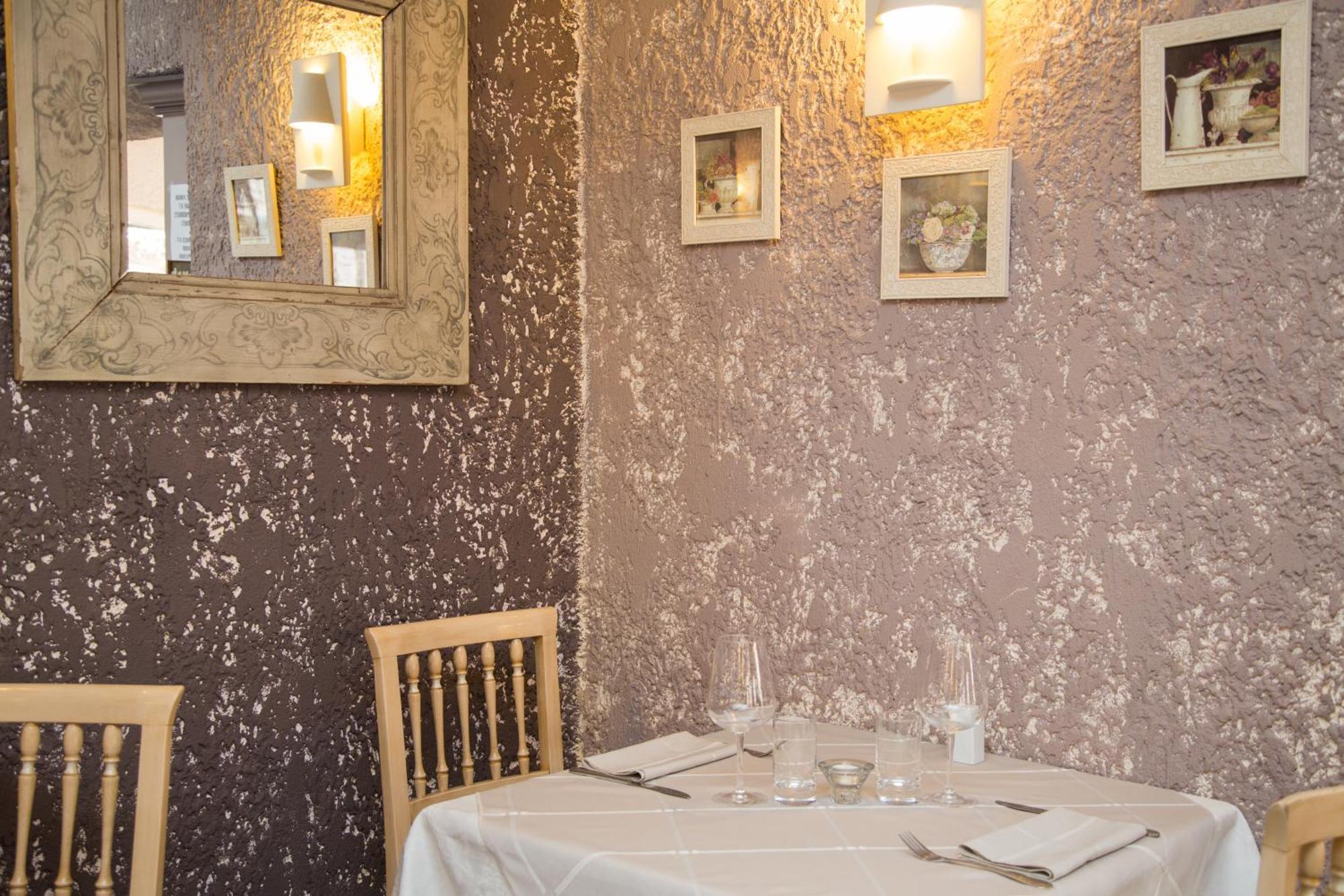 Logis Hotel Restaurant La Farigoule Sainte-Cecile-les-Vignes Bagian luar foto