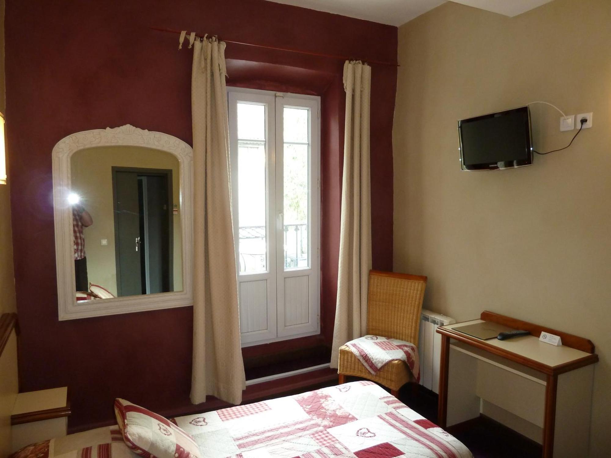 Logis Hotel Restaurant La Farigoule Sainte-Cecile-les-Vignes Bagian luar foto