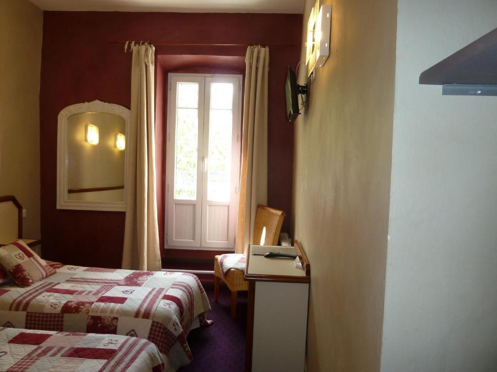 Logis Hotel Restaurant La Farigoule Sainte-Cecile-les-Vignes Ruang foto