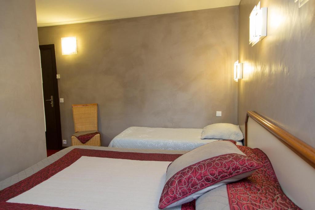 Logis Hotel Restaurant La Farigoule Sainte-Cecile-les-Vignes Ruang foto