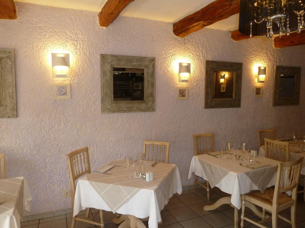Logis Hotel Restaurant La Farigoule Sainte-Cecile-les-Vignes Bagian luar foto