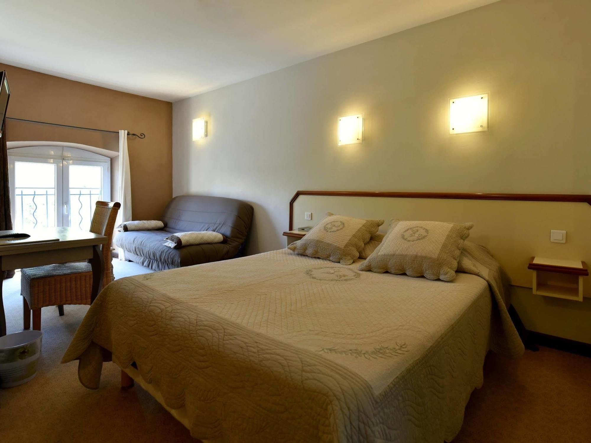 Logis Hotel Restaurant La Farigoule Sainte-Cecile-les-Vignes Bagian luar foto
