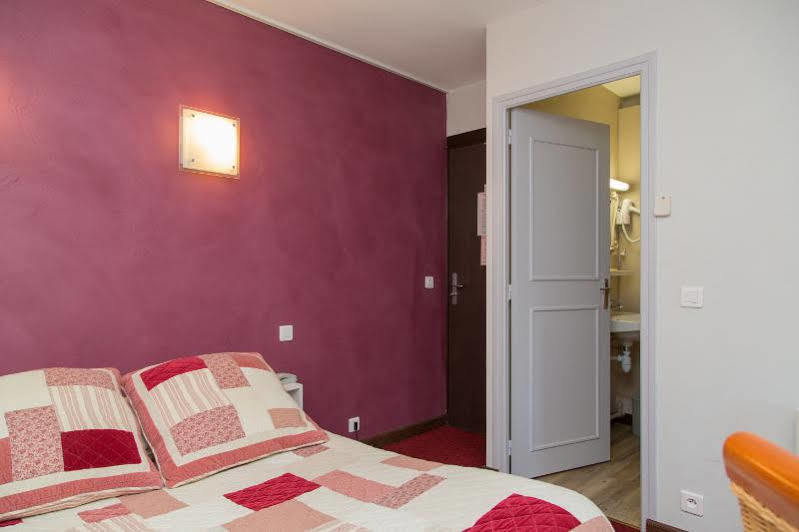 Logis Hotel Restaurant La Farigoule Sainte-Cecile-les-Vignes Bagian luar foto