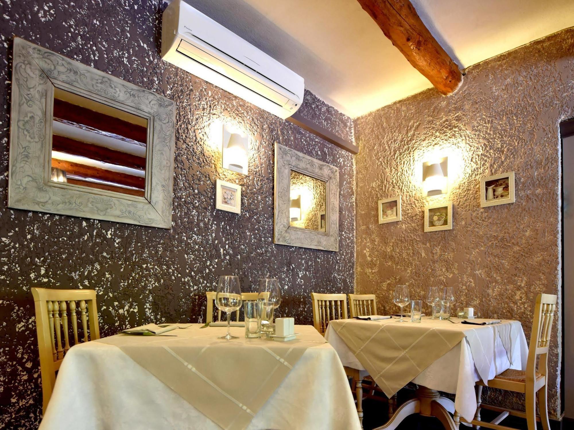 Logis Hotel Restaurant La Farigoule Sainte-Cecile-les-Vignes Bagian luar foto
