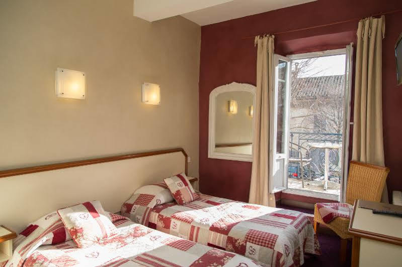 Logis Hotel Restaurant La Farigoule Sainte-Cecile-les-Vignes Bagian luar foto