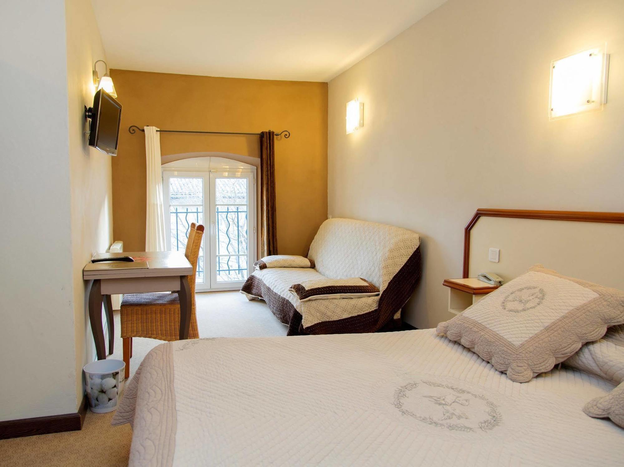 Logis Hotel Restaurant La Farigoule Sainte-Cecile-les-Vignes Bagian luar foto